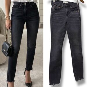 Zara | EUC Turkey Pearl Black Raw Hem Skinny Jeans (size 24)